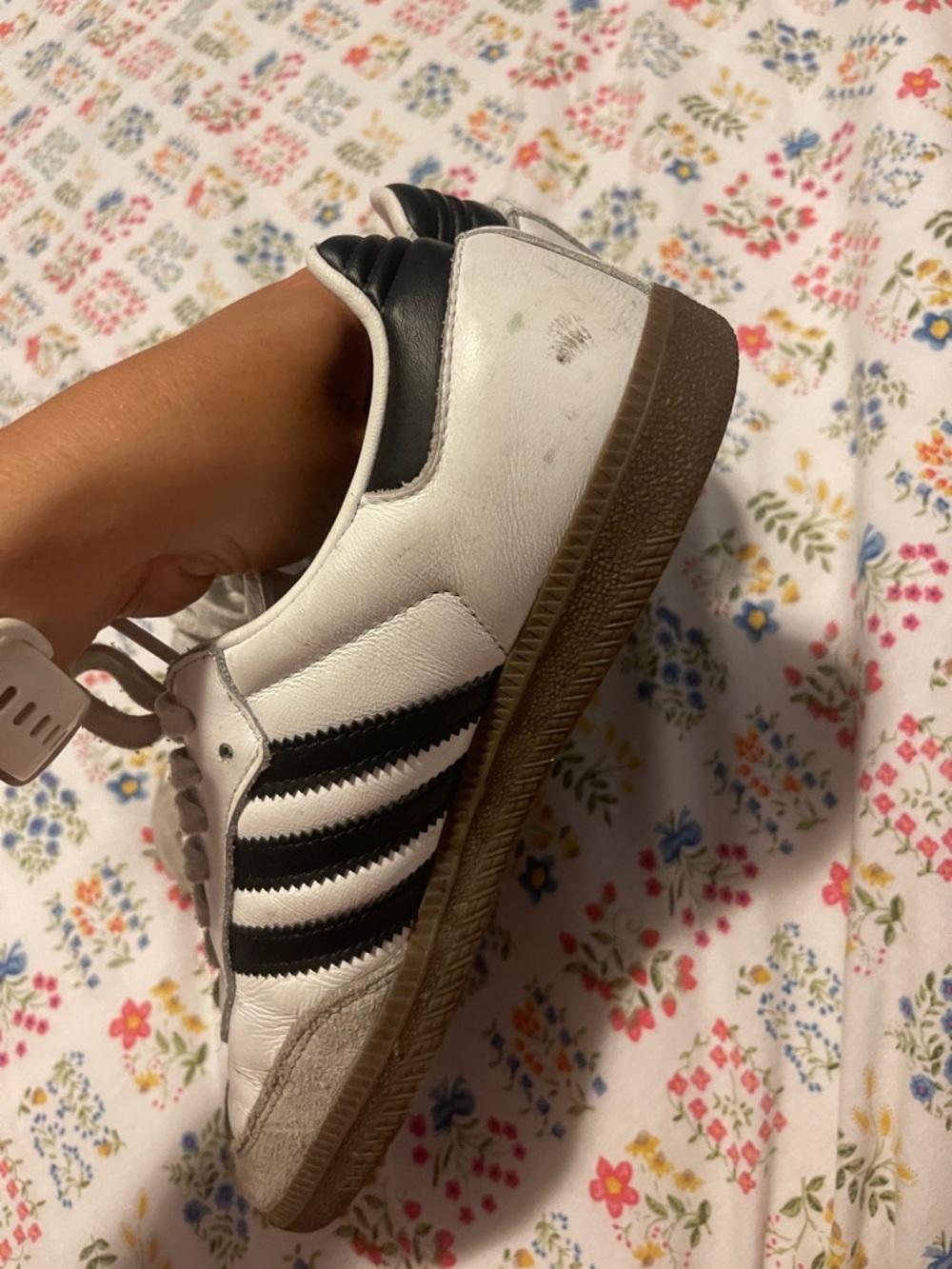 White Adidas Sambas
Size US 6.5 - Picture 4 of 5